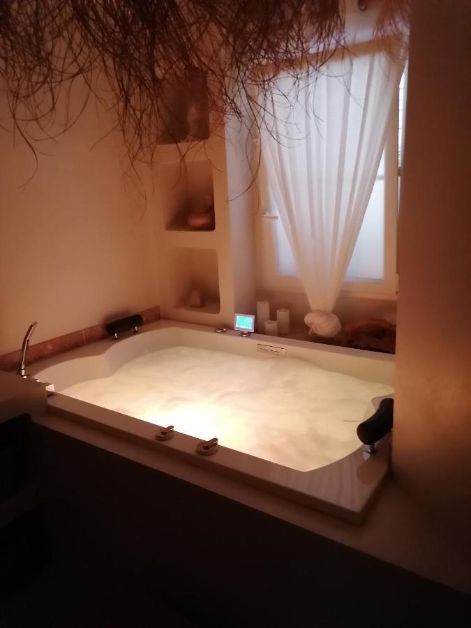 L'Autre Perle, Balneo En Supplement, Le Clos Des Perles トゥルトゥール エクステリア 写真
