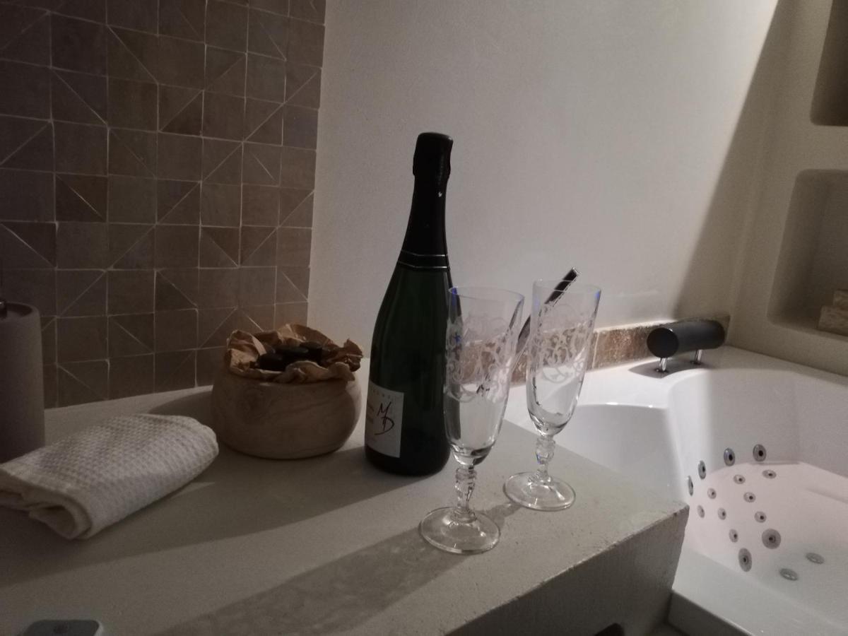 L'Autre Perle, Balneo En Supplement, Le Clos Des Perles トゥルトゥール エクステリア 写真